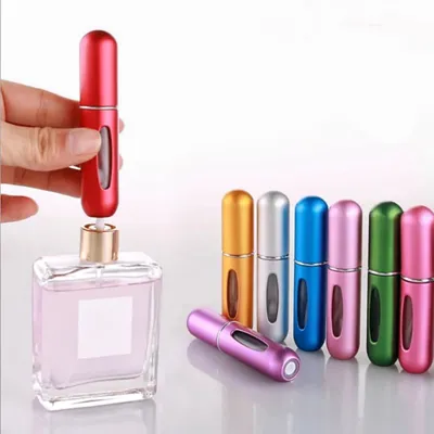 Kompaktna steklenička s pršilko za parfume