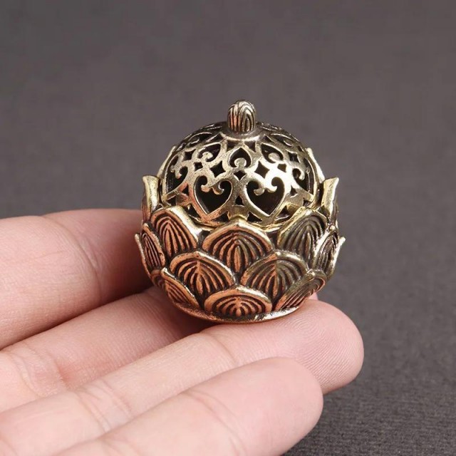 Elegantna kadilnica v bronze barvi