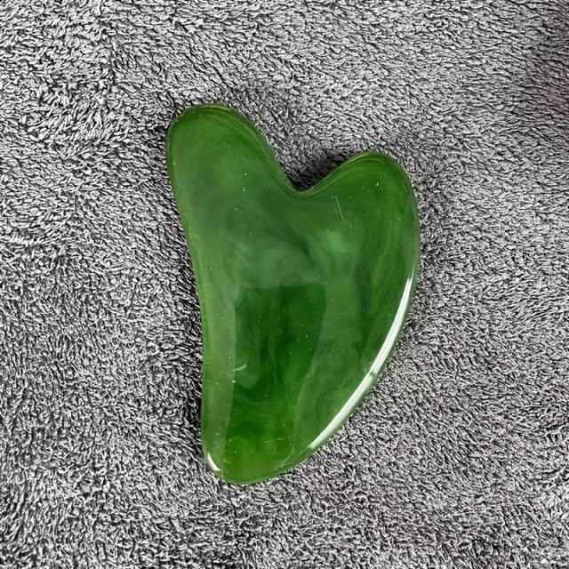 Gua Sha kamen iz žada – v obliki srca