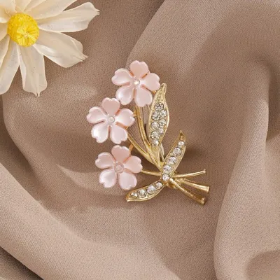Elegantna boho chic broška s cvetovi