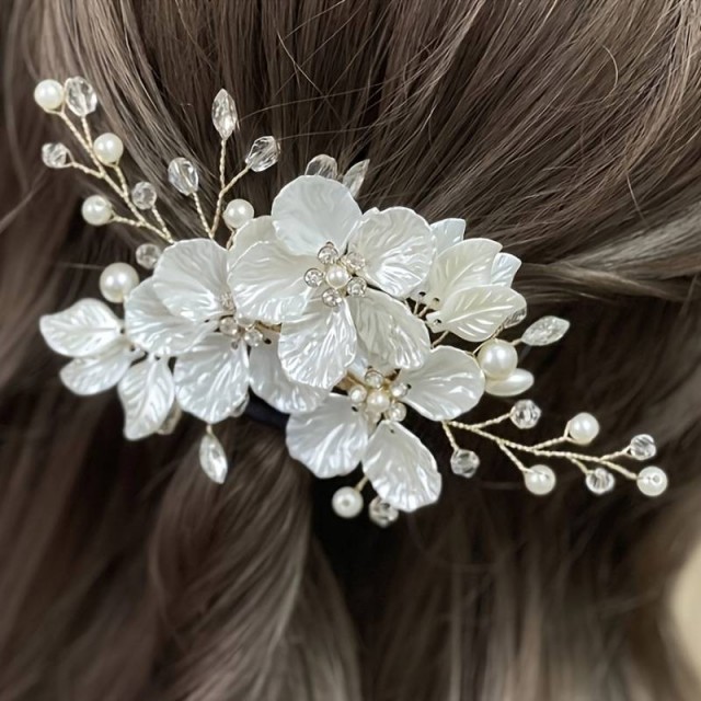 Eleganten cvetlični glavnik