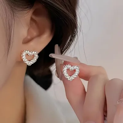 Čudoviti uhani v obliki srca s cirkoni