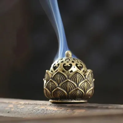 Elegantna kadilnica v bronze barvi