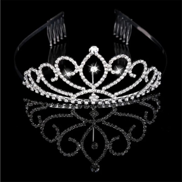 Krona s kristalčki v srebrni barvi 