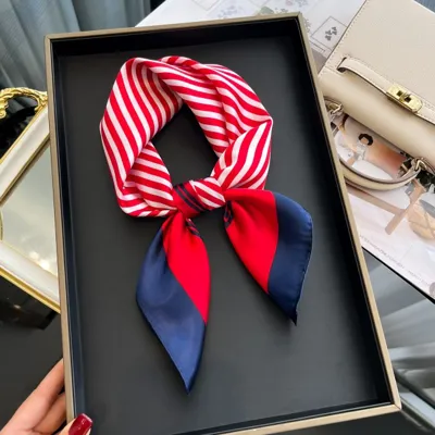 Elegantna ruta s črtastim mornarskim potiskom