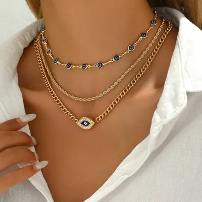 Tridelna ogrlica v zlati barvi z Evil eye 