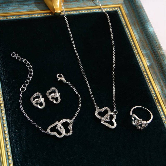4 delni eleganten komplet dvojno srce, srebrne barve 