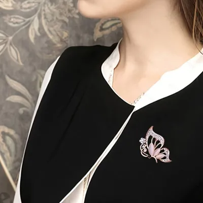 Ženska elegantna broška z metuljem