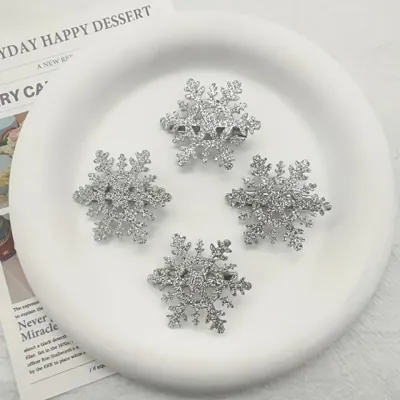 Set 4 elegantnih sponk za lase s snežinkami 