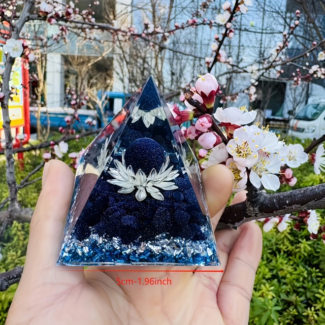 Orgonska piramida z modrim aventurinom in simbolom lotosovega cveta 5cm