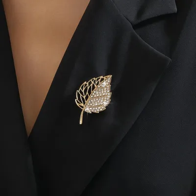 Elegantna ženska broška z velikim listom 