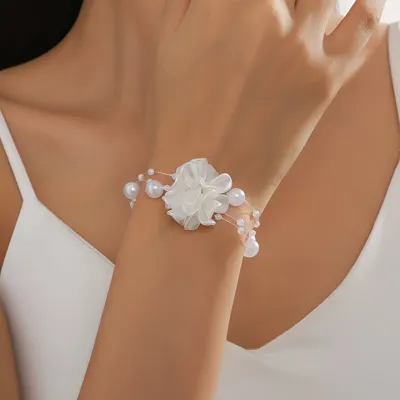 Elegantna čudovita večplastna zapestnica s perlami