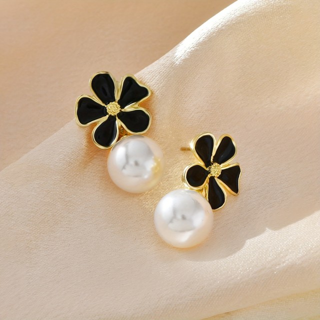 Elegantni uhani s cvetom in biserom 2 barvi 