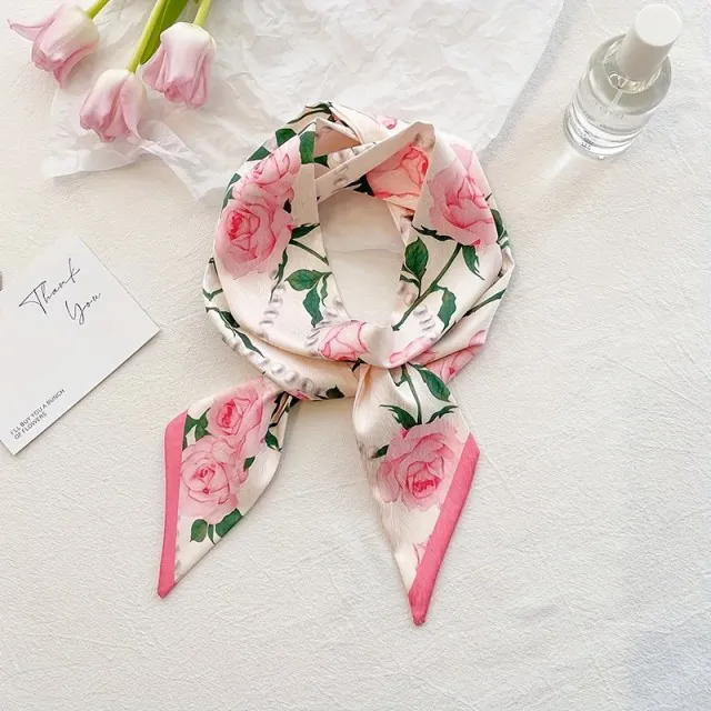 Eleganten svilen šal v cvetličnem potisku