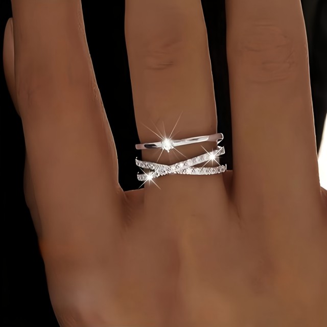 Ženski prilagodljiv prstan v srebrni barvi