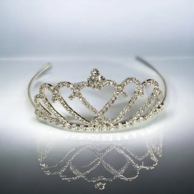 Tiara za lase v srebrni barvi z glavnikom