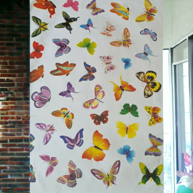 Stenska nalepka s pisanimi metuljčki