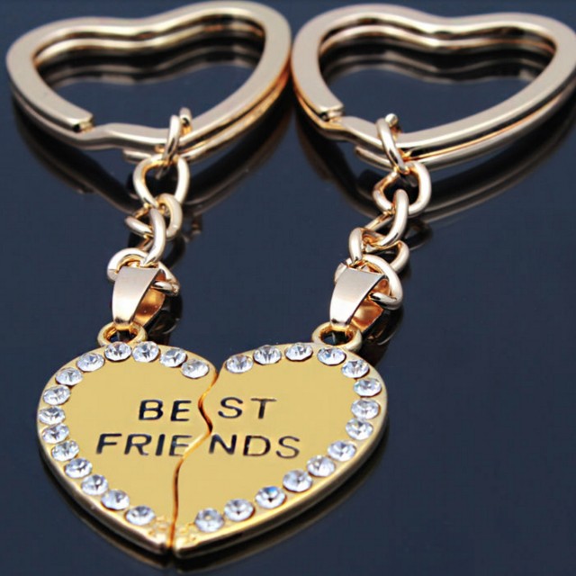 Obesek za ključe Best friends v zlati barvi 