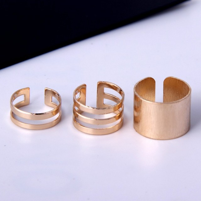 3-delni komplet prstanov v zlati barvi