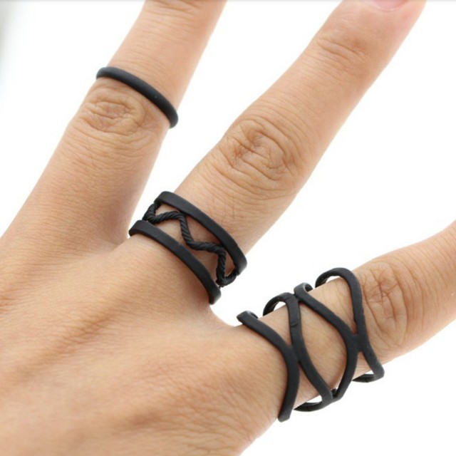 3-delni set prstanov v črni barvi