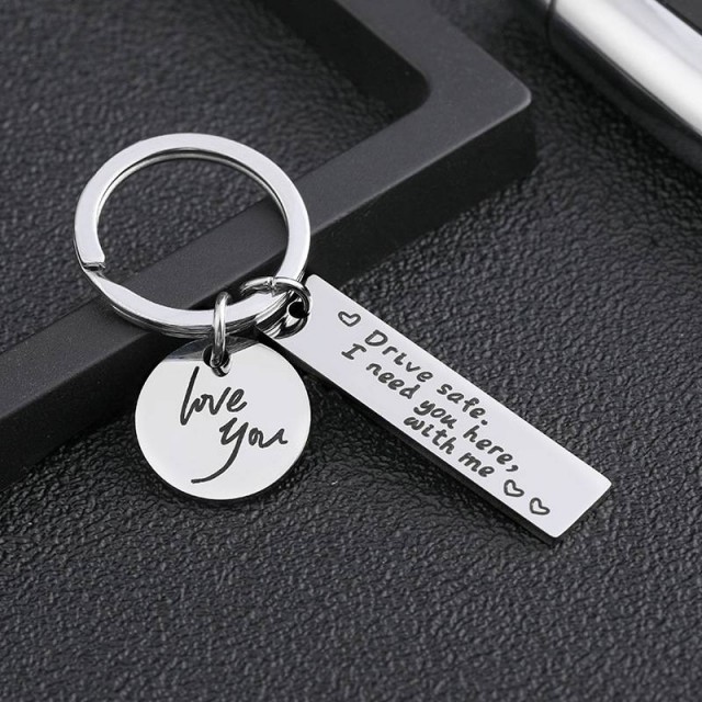 Obesek za ključe DRIVE SAFE, I LOVE YOU 2 barvi 