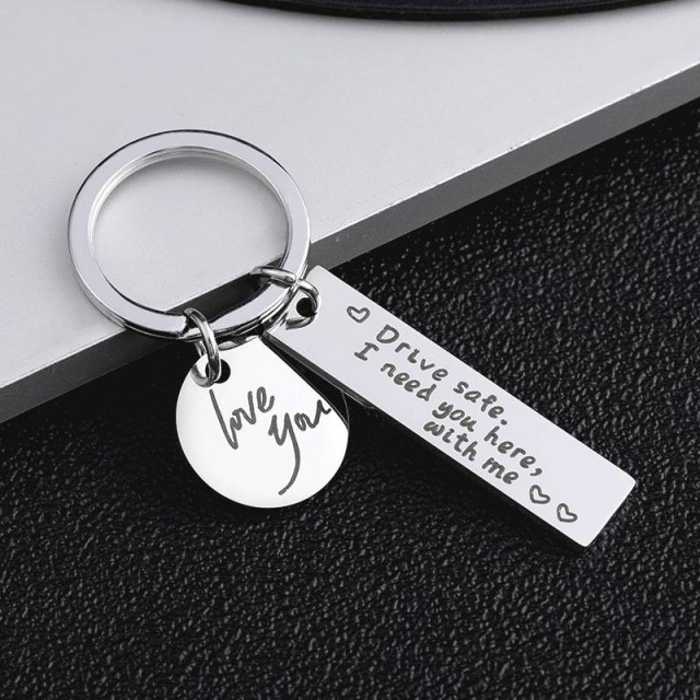 Obesek za ključe DRIVE SAFE, I LOVE YOU 2 barvi 
