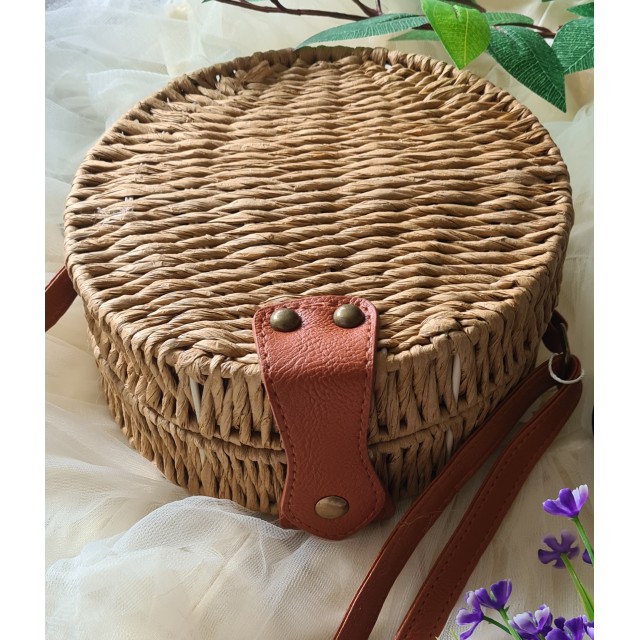 Okrogla torbica ratan, svetlo rjave barve