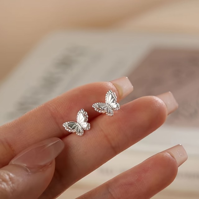 Prikupni mini vtični uhani z motivom metulja