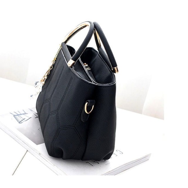 Ženska elegantna torbica v črni barvi T33