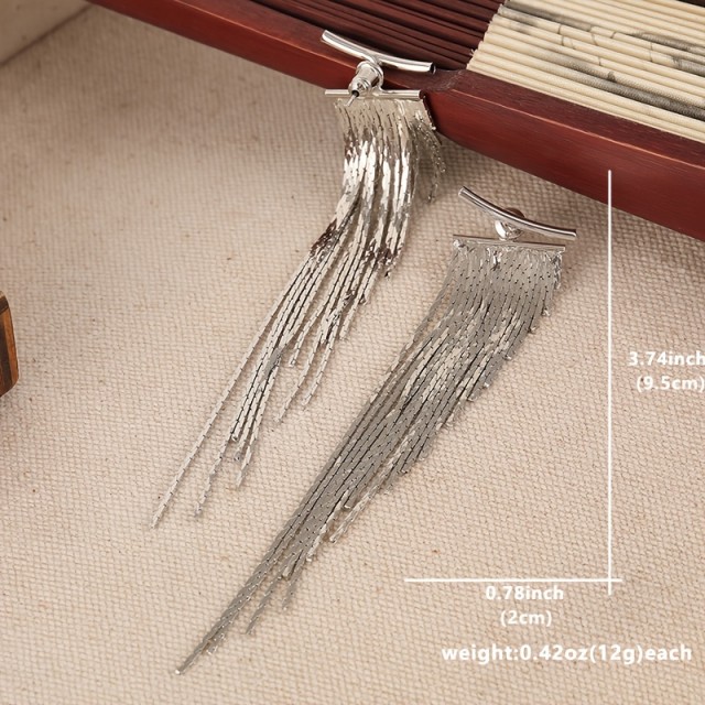 Daljši elegantni srebrni viseči uhani 