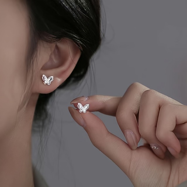 Prikupni mini vtični uhani z motivom metulja