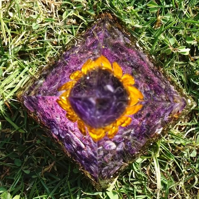 Ametistova Lotusova Runska Reiki Piramida 5CM