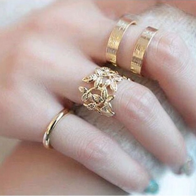 3-delni set prstanov v zlati barvi