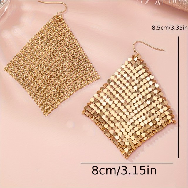 Zlati viseči uhani z mrežastim vzorcem