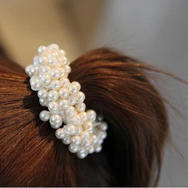 Elastika za lase z belimi perlicami