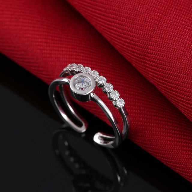 Eleganten prstan dvojni, srebrne barve, nastavljiv