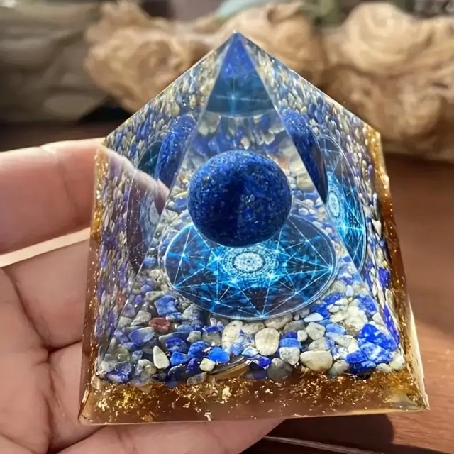 Orgonitna piramida z lapis lazuli kamnom 5cm 