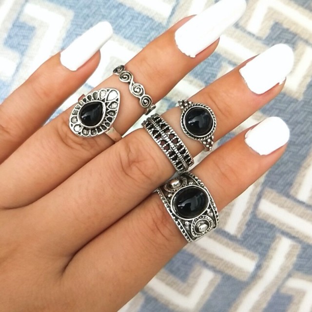 Komplet prstanov v srebrni barvi 8999