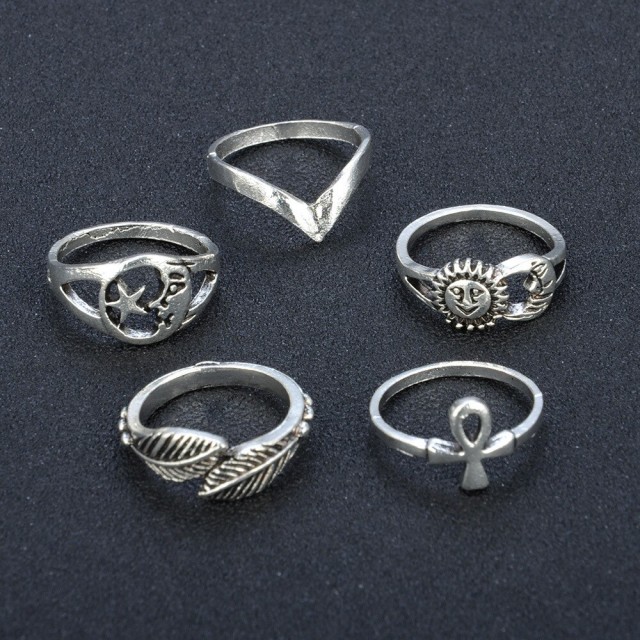 Komplet prstanov v srebrni barvi 8822