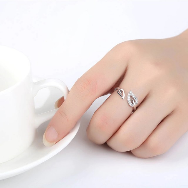 Eleganten prstan nastavljive širine, listič