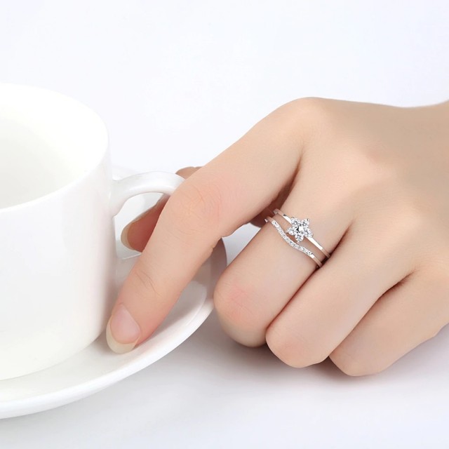 Nastavljiv eleganten prstan z rožico