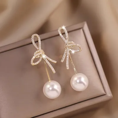 Elegantni viseči uhani s perlico in pentljo