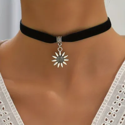Poletna choker ogrlica z obeskom sonca