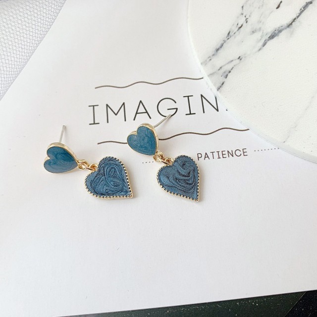 Elegantni viseči uhani v obliki srca modre barve