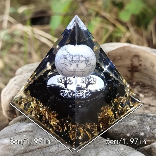 Orgonska piramida z belim howlitom in simbolom drevesa življenja 5cm