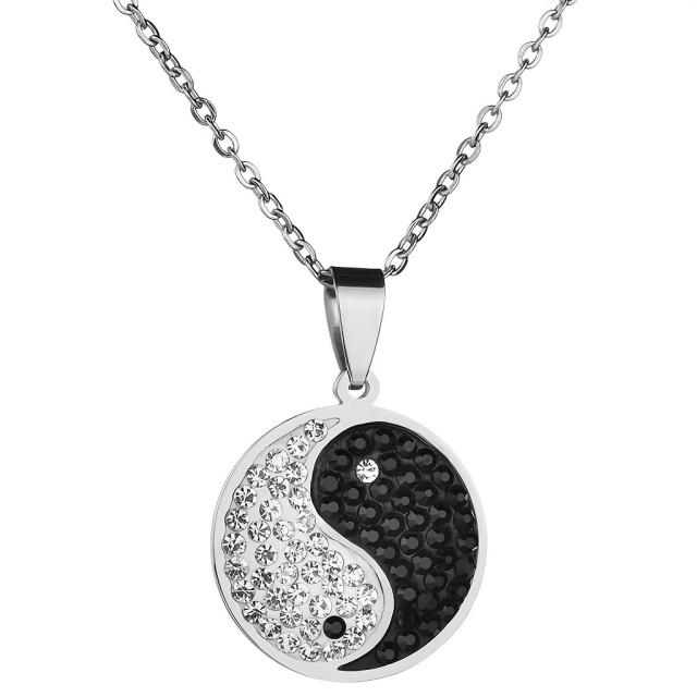 Elegantna ogrlica z obeskom jin-jang – simbol ravnovesja in harmonije