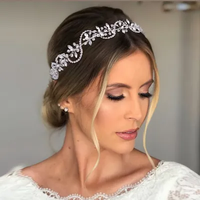 Eleganten poročni lasni obroč s kamenčki