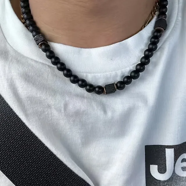 Moška ogrlica iz črnih naravnih kamnitih kroglic 