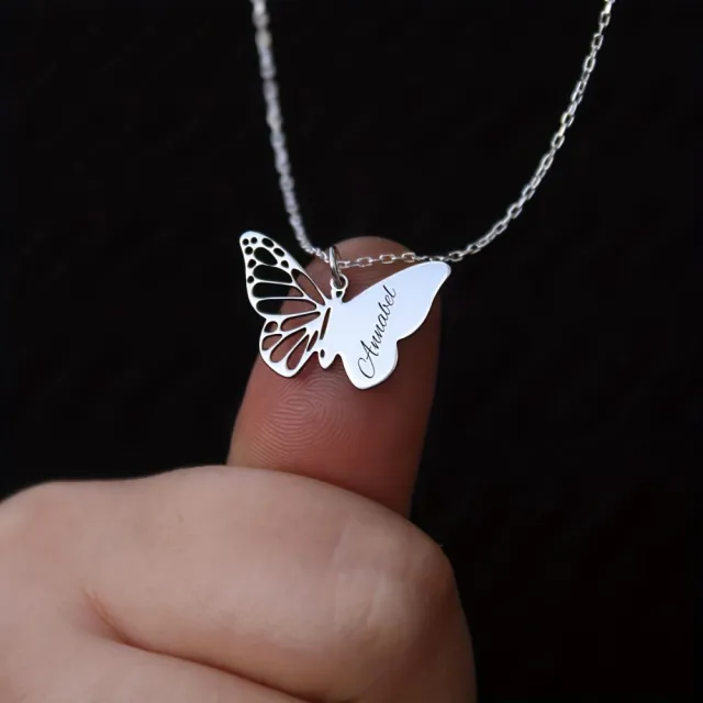 Personalizirana ogrlica z metuljem in gravuro po želji