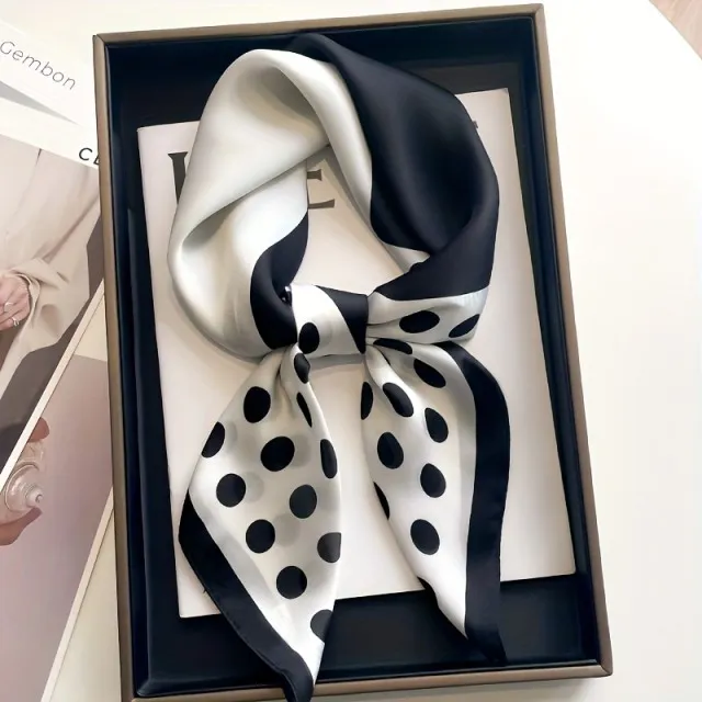 Elegantna ženska kvadratna ruta s pikicami